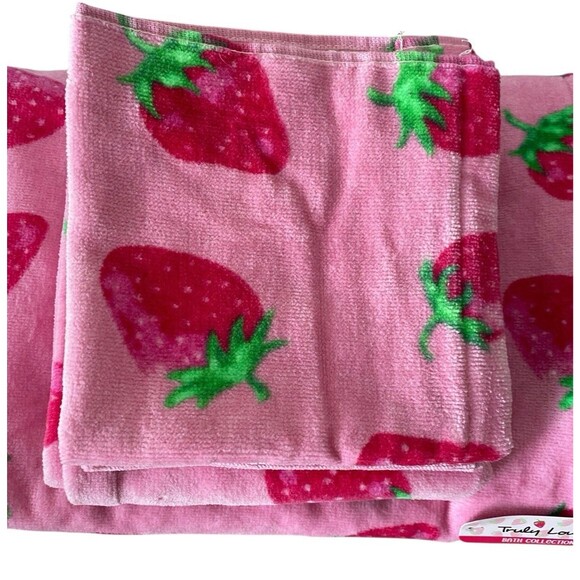 Truly Lou Strawberry Print 4pc Bath Towel Set Pink 100% Cotton New - Picture 3 of 7